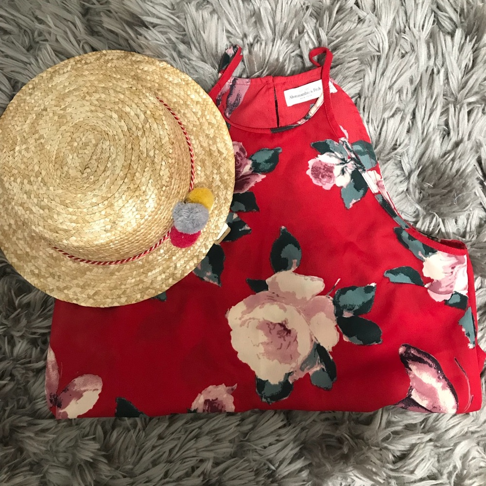 Small brimmed hat